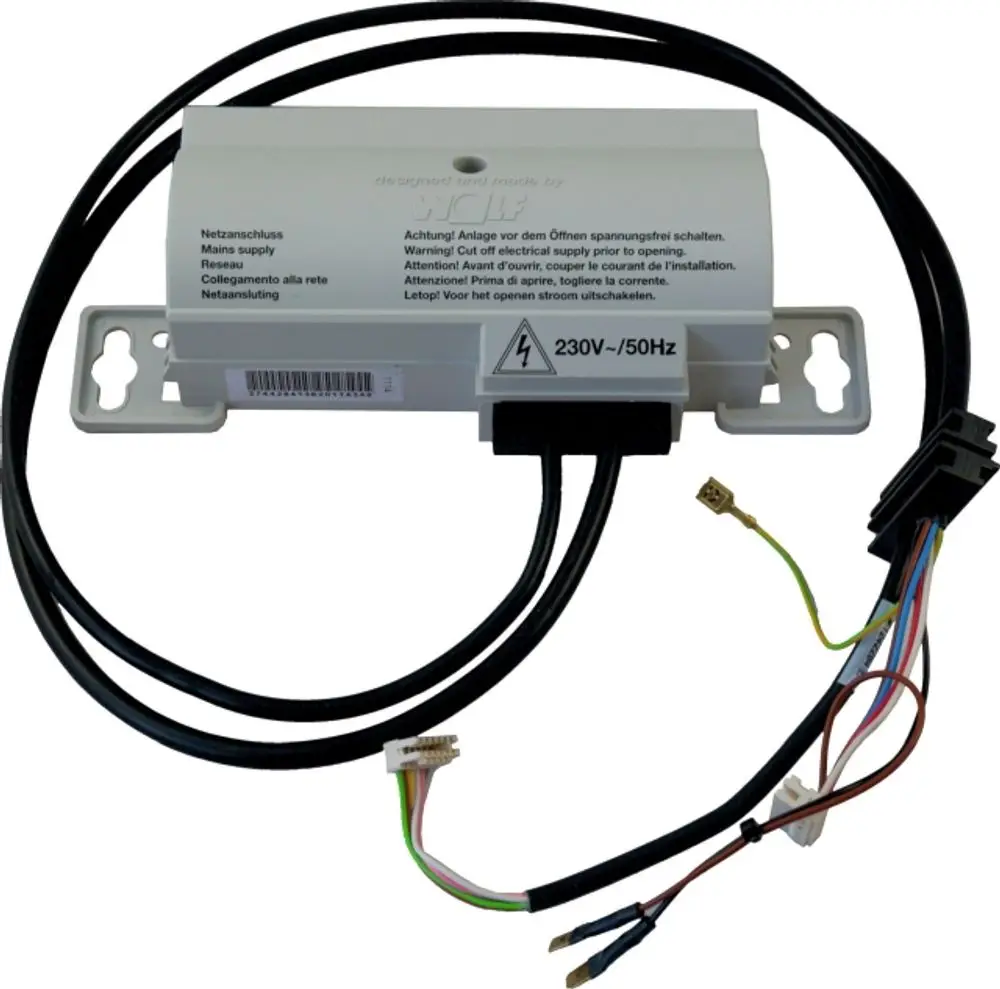 Externer Kabelsatz mit Anschluss für elektrische Geräte, hergestellt von Wolf. Enthält mehrere Kabel mit verschiedenen Anschlüssen. Warnhinweise sind auf der Oberseite sichtbar.